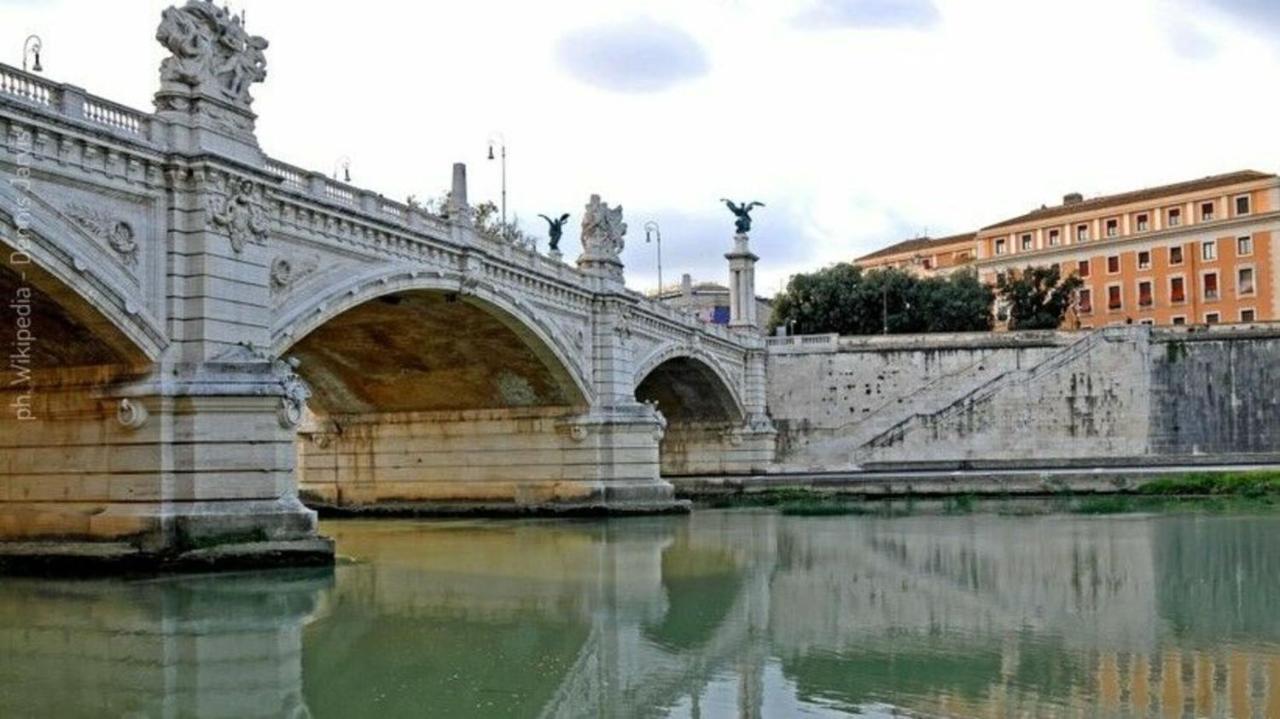 Vittorio Emanuele By Halldis Rom